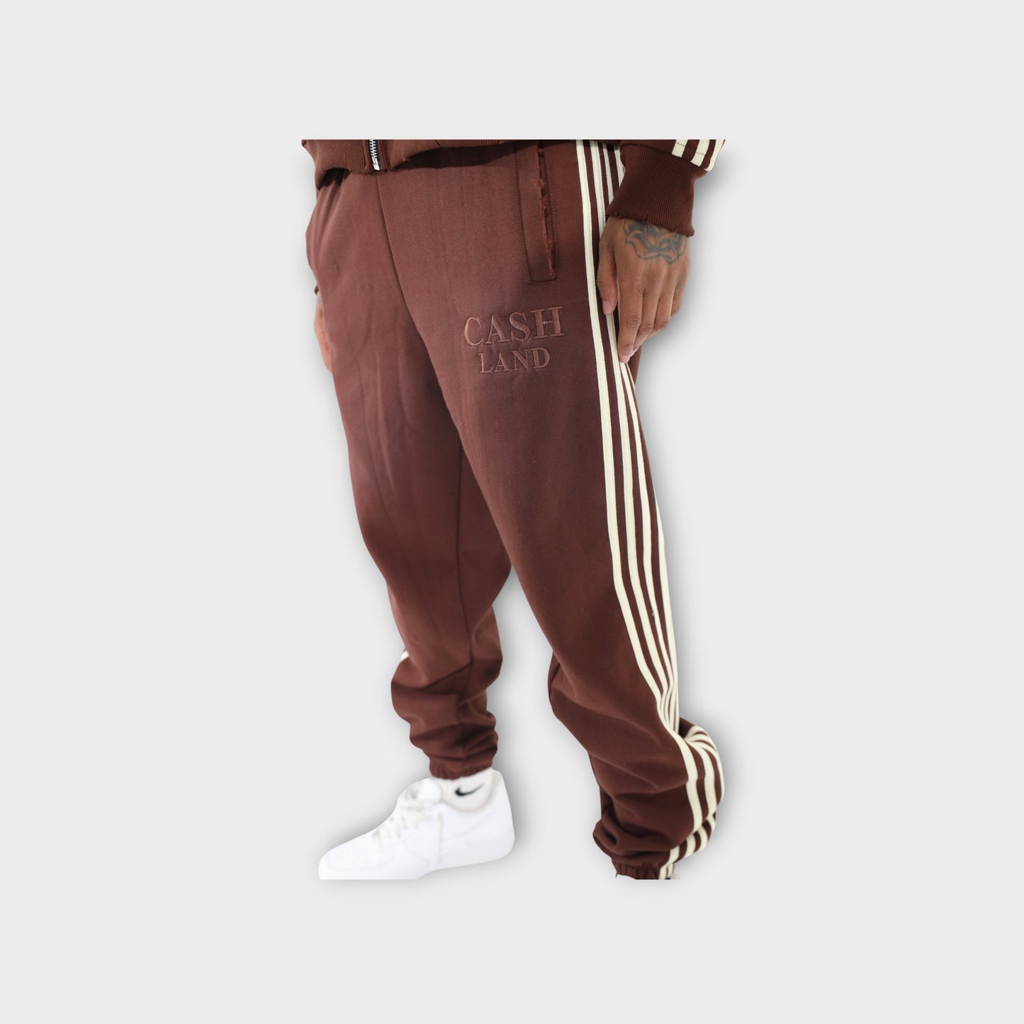 CASH TRACK SWEATSUIT : BROWN . OFF WHITE