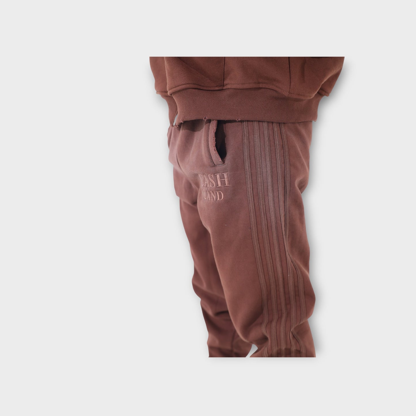 CASH TRACK SWEATSUIT : BROWN . BROWN