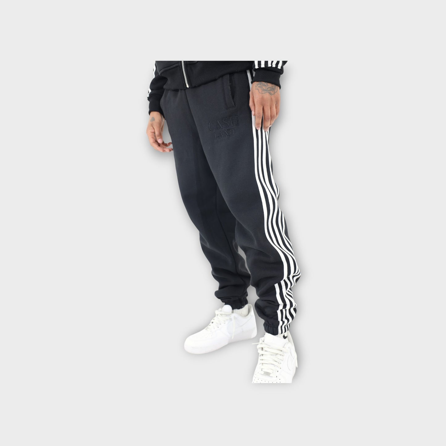 CASH TRACK SWEATSUIT : BLACK . WHITE